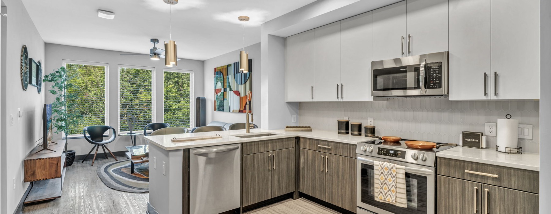 Studio, 1, & 2 Bedroom Nashville Apartments